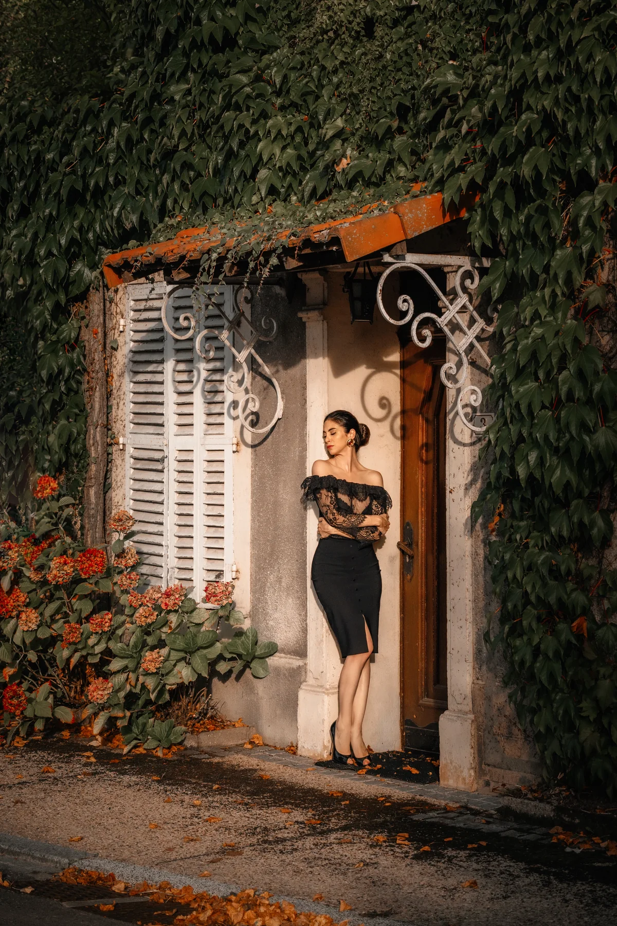 Private portrait session in a stylish Luxembourg interior