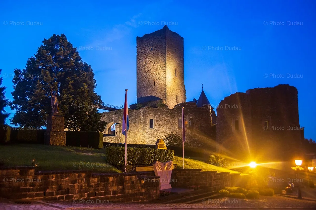 Useldange Castle lit at night